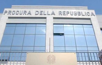 Procura latina arresti